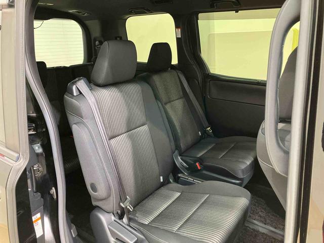 ヴォクシーＺＳ　煌II４ＷＤ　ＥＴＣ　アルミホイール　アイドリングストップ　衝突防止システム　ＬＥＤヘッドランプ　スマートキー　記録簿　禁煙車　ワンオーナー　エアバッグ　エアコン　パワーステアリング　パワーウィンドウ（北海道）の中古車