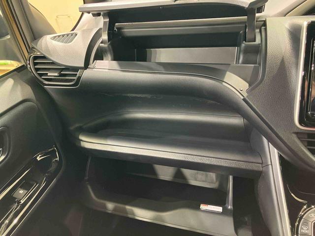 ヴォクシーＺＳ　煌II４ＷＤ　ＥＴＣ　アルミホイール　アイドリングストップ　衝突防止システム　ＬＥＤヘッドランプ　スマートキー　記録簿　禁煙車　ワンオーナー　エアバッグ　エアコン　パワーステアリング　パワーウィンドウ（北海道）の中古車