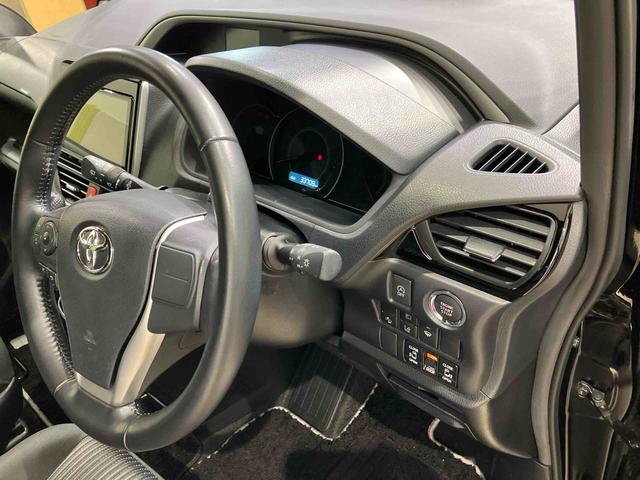 ヴォクシーＺＳ　煌II４ＷＤ　ＥＴＣ　アルミホイール　アイドリングストップ　衝突防止システム　ＬＥＤヘッドランプ　スマートキー　記録簿　禁煙車　ワンオーナー　エアバッグ　エアコン　パワーステアリング　パワーウィンドウ（北海道）の中古車