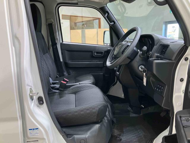 ハイゼットカーゴＤＸ４ＷＤ　アイドリングストップ　オートマチックハイビーム　衝突防止システム　レーンアシスト　キーレスエントリー　記録簿　ワンオーナー　エアバッグ　エアコン　パワーステアリング　パワーウィンドウ　ＡＢＳ（北海道）の中古車