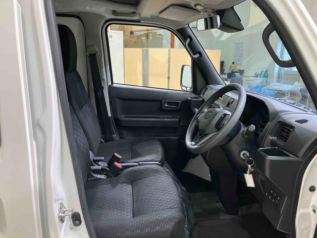 ハイゼットカーゴＤＸ４ＷＤ　アイドリングストップ　オートマチックハイビーム　衝突防止システム　レーンアシスト　キーレスエントリー　記録簿　ワンオーナー　エアバッグ　エアコン　パワーステアリング　パワーウィンドウ　ＡＢＳ（北海道）の中古車