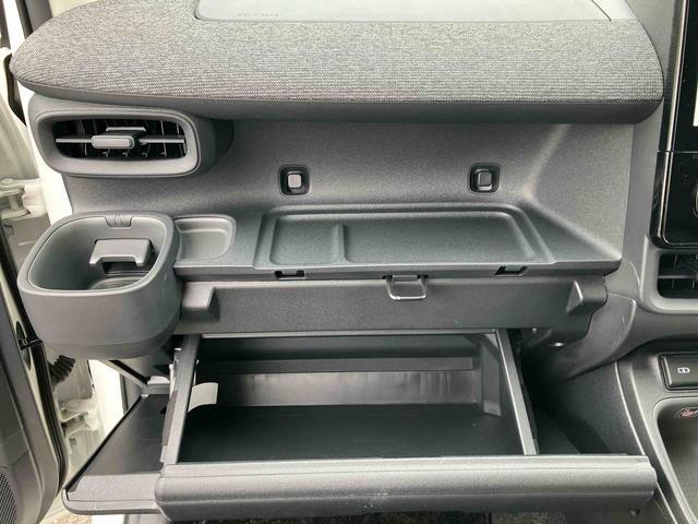 シエンタハイブリッドＺハイブリッド　１０．５インチディスプレイオーディオ　ナビ／ＴＶ／ＢＴ／ＵＳＢ　アドバンスドパーク　パノラミックビューモニター　前後ドラレコ　ＥＴＣ　全車速追従クルコン　オートライト　ＬＥＤヘッドライト（千葉県）の中古車