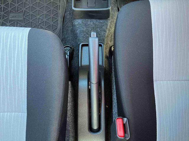 ミライースL SAIIIスマアシ3・ハロゲンヘッドライト・コーナーセンサー・手引き式サイドブレーキ・セキュリティアラーム・キーレス・13インチホイールキャップ・オートライト・オートハイビーム・誤発進抑制制御機能(千葉県)の中古車