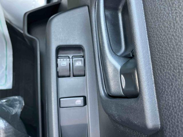 ハイゼットカーゴＤＸオーバーヘッドシェルフ・スマアシ・コーナーセンサー・オートライト・手引き式パーキングブレーキ・キーレス・マニュアルエアコン・ＡＭ／ＦＭラジオ・アイドリングストップ（千葉県）の中古車