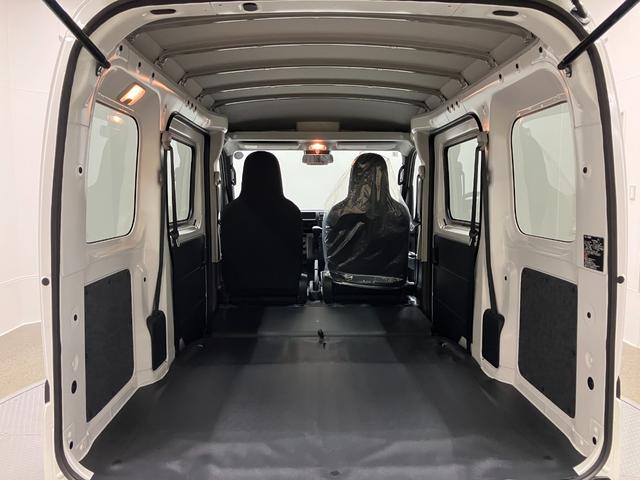 ハイゼットカーゴデラックス 4WD CVTスマートアシスト・コーナーセンサー・3モード電子制御4WD(CVT車)・荷室長1,915mm・荷室幅1,410mm・荷室高1,250mm・ハロゲンヘッドランプ・マニュアルエアコン(山梨県)の中古車