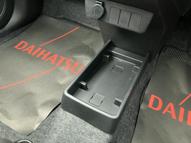 ミライースＬ　ＳＡIII１３インチフルホイールキャップ　マルチリフレクターハロゲンヘッドランプ　可倒式ドアミラー　自発光式デジタルメーターアンバーイルミネーションメーター　マニュアルエアコン（ダイヤル式）　キーレスエントリー（静岡県）の中古車