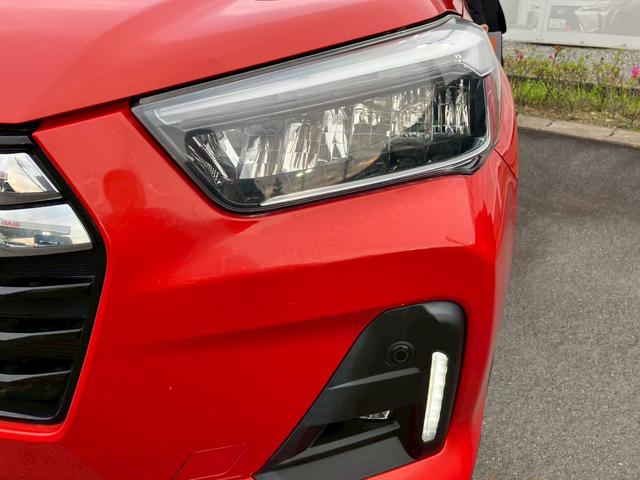 ロッキープレミアム１７インチアルミホイール　ＵＶＩＲカット遮音ガラス　フルＬＥＤヘッドランプ　革巻きステアリングホイール　本革シフトノブ　アクティブマルチインフォメーションメーター（静岡県）の中古車