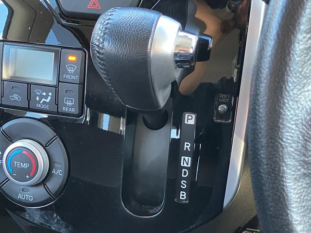 タントカスタムＲＳ１５インチアルミホイール　大型エアロバンパー　ＬＥＤヘッドランプ　オート格納式カラードドアミラー　本革巻ステアリングホイール　両側パワースライドドア（静岡県）の中古車