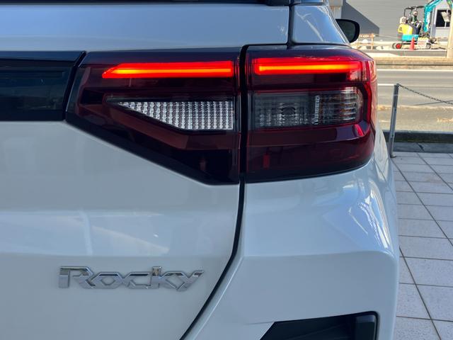 ロッキープレミアムG HEV17インチアルミホイール UVIRカット遮音ガラス フルLEDヘッドランプ キーフリーシステム 革巻きステアリングホイール 本革シフトノブ アクティブマルチインフォメーションメーター(静岡県)の中古車