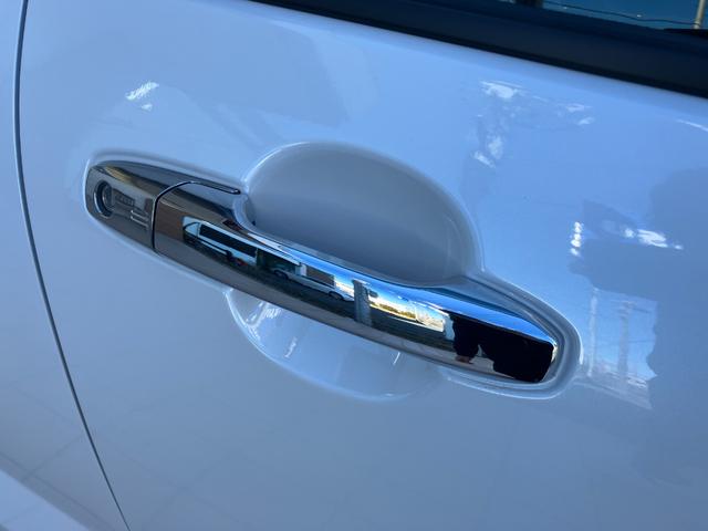 ロッキープレミアムG HEV17インチアルミホイール UVIRカット遮音ガラス フルLEDヘッドランプ キーフリーシステム 革巻きステアリングホイール 本革シフトノブ アクティブマルチインフォメーションメーター(静岡県)の中古車