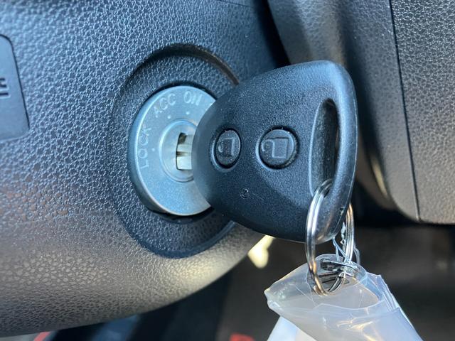 ミライースＬ　ＳＡIII１３インチフルホイールキャップ　マルチリフレクターハロゲンヘッドランプ　可倒式ドアミラー　自発光式デジタルメーターアンバーイルミネーションメーター　マニュアルエアコン（ダイヤル式）　キーレスエントリー（静岡県）の中古車