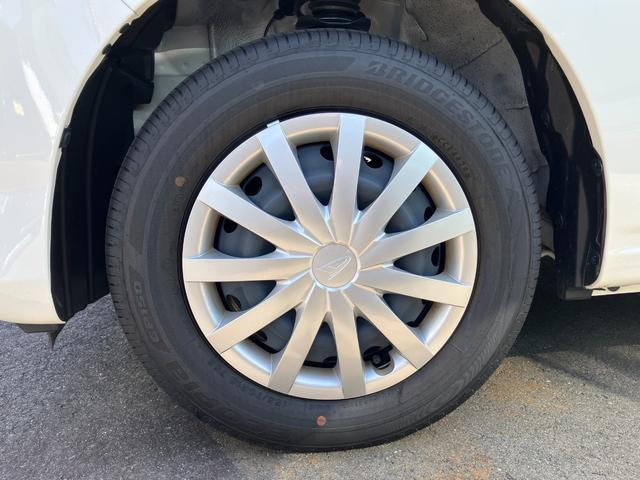 ミライースＬ　ＳＡIII１３インチフルホイールキャップ　マルチリフレクターハロゲンヘッドランプ　可倒式ドアミラー　自発光式デジタルメーターアンバーイルミネーションメーター　マニュアルエアコン（ダイヤル式）　キーレスエントリー（静岡県）の中古車