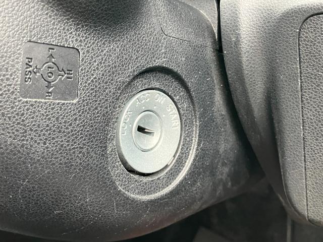 ミライースＬ　ＳＡIII１３インチフルホイールキャップ　マルチリフレクターハロゲンヘッドランプ　可倒式ドアミラー　自発光式デジタルメーターアンバーイルミネーションメーター　マニュアルエアコン（ダイヤル式）　キーレスエントリー（静岡県）の中古車