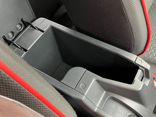 ロッキーＧ１７インチアルミホイール　ＵＶＩＲカット遮音ガラス　フルＬＥＤヘッドランプ　運転席・助手席シートヒーター　ウレタンステアリングホイール　本革シフトノブ　アクティブマルチインフォメーションメーター（静岡県）の中古車