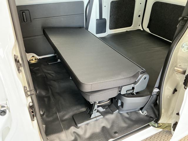 ハイゼットカーゴDX 3モード電子制御式4WD CVT キーレスエントリー走行無制限1年保証 前後コーナーセンサー 3モード電子制御式4WD CVT車 オートハイビーム アイドリングストップ キーレスエントリー 横滑り防止装置 オートライト ヘッドライトレベライザー(兵庫県)の中古車