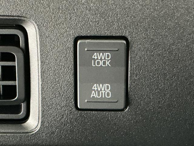 ハイゼットカーゴＤＸ　４ＷＤ　ＣＶＴ　前後コーナーセンサー　両側スライドドア走行無制限１年保証　前後コーナーセンサー　４ＷＤ　ＣＶＴ車　オートハイビーム　アイドリングストップ　横滑り防止装置　オートライト　ヘッドライトレベライザー　ラジオ　マニュアルエアコン　両側スライドドア（兵庫県）の中古車