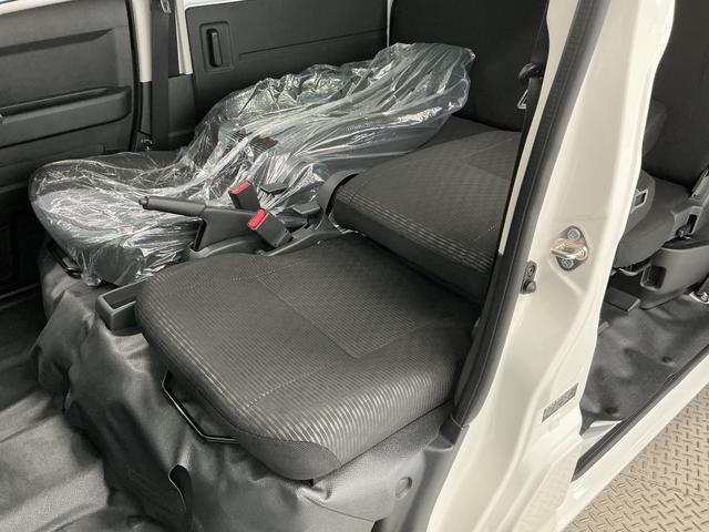 ハイゼットカーゴＤＸ　４ＷＤ　ＣＶＴ　前後コーナーセンサー　両側スライドドア走行無制限１年保証　前後コーナーセンサー　４ＷＤ　ＣＶＴ車　オートハイビーム　アイドリングストップ　横滑り防止装置　オートライト　ヘッドライトレベライザー　ラジオ　マニュアルエアコン　両側スライドドア（兵庫県）の中古車