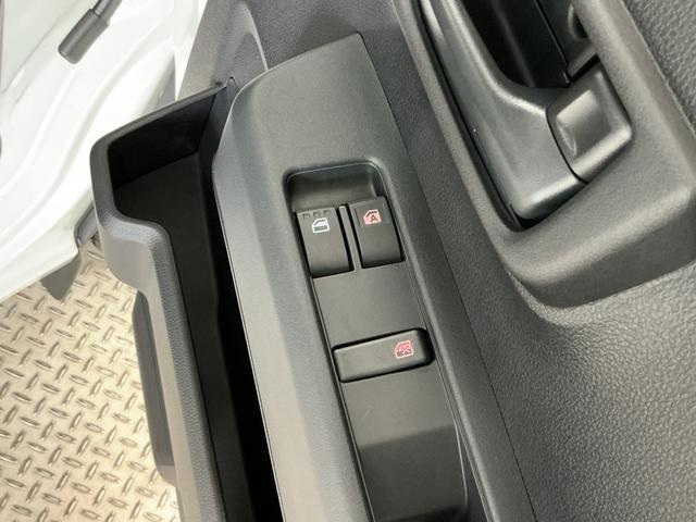 ハイゼットカーゴＤＸ　４ＷＤ　ＣＶＴ　前後コーナーセンサー　両側スライドドア走行無制限１年保証　前後コーナーセンサー　４ＷＤ　ＣＶＴ車　オートハイビーム　アイドリングストップ　横滑り防止装置　オートライト　ヘッドライトレベライザー　ラジオ　マニュアルエアコン　両側スライドドア（兵庫県）の中古車