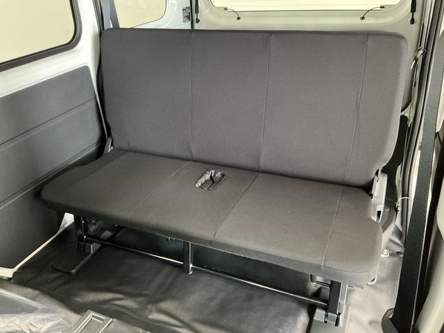 ハイゼットカーゴＤＸ　４ＷＤ　ＣＶＴ　前後コーナーセンサー　両側スライドドア走行無制限１年保証　前後コーナーセンサー　４ＷＤ　ＣＶＴ車　オートハイビーム　アイドリングストップ　横滑り防止装置　オートライト　ヘッドライトレベライザー　ラジオ　マニュアルエアコン　両側スライドドア（兵庫県）の中古車