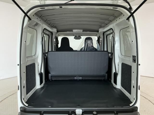 ハイゼットカーゴＤＸ　４ＷＤ　ＣＶＴ　前後コーナーセンサー　両側スライドドア走行無制限１年保証　前後コーナーセンサー　４ＷＤ　ＣＶＴ車　オートハイビーム　アイドリングストップ　横滑り防止装置　オートライト　ヘッドライトレベライザー　ラジオ　マニュアルエアコン　両側スライドドア（兵庫県）の中古車