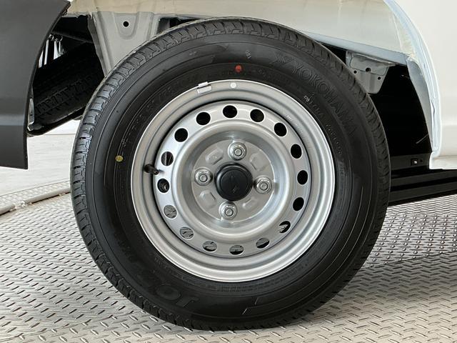 ハイゼットカーゴＤＸ　４ＷＤ　ＣＶＴ　前後コーナーセンサー　両側スライドドア走行無制限１年保証　前後コーナーセンサー　４ＷＤ　ＣＶＴ車　オートハイビーム　アイドリングストップ　横滑り防止装置　オートライト　ヘッドライトレベライザー　ラジオ　マニュアルエアコン　両側スライドドア（兵庫県）の中古車