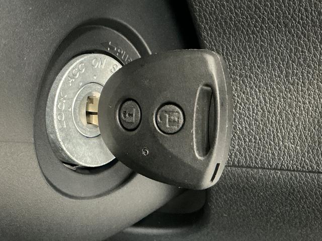 ハイゼットカーゴDX 3モード4WD CVT 前後コーナーセンサー キーレス走行無制限1年保証 前後コーナーセンサー 3モード電子制御式4WD CVT車 オートハイビーム アイドリングストップ キーレスエントリー 横滑り防止装置 オートライト ヘッドライトレベライザー(兵庫県)の中古車