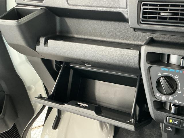ハイゼットカーゴDX 3モード4WD CVT 前後コーナーセンサー キーレス走行無制限1年保証 前後コーナーセンサー 3モード電子制御式4WD CVT車 オートハイビーム アイドリングストップ キーレスエントリー 横滑り防止装置 オートライト ヘッドライトレベライザー(兵庫県)の中古車