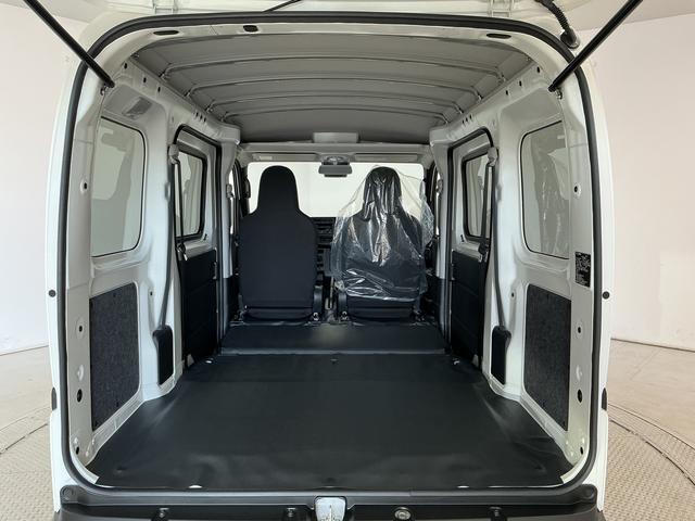 ハイゼットカーゴDX 3モード4WD CVT 前後コーナーセンサー キーレス走行無制限1年保証 前後コーナーセンサー 3モード電子制御式4WD CVT車 オートハイビーム アイドリングストップ キーレスエントリー 横滑り防止装置 オートライト ヘッドライトレベライザー(兵庫県)の中古車