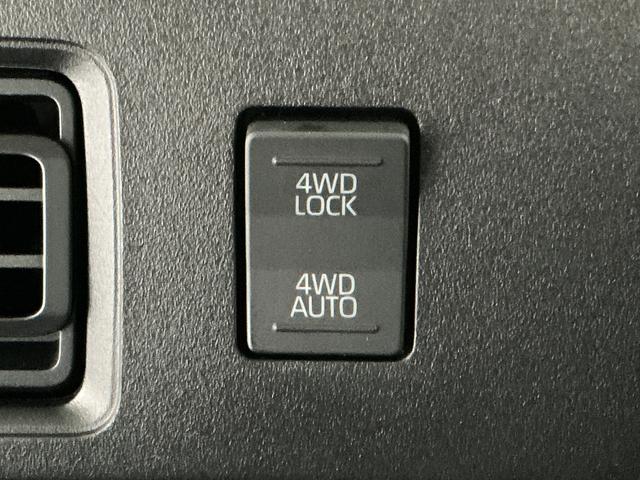 ハイゼットカーゴＤＸ　４ＷＤ　ＣＶＴ　前後コーナーセンサー　両側スライドドア走行無制限１年保証　前後コーナーセンサー　４ＷＤ　ＣＶＴ車　オートハイビーム　アイドリングストップ　キーレスエントリー　横滑り防止装置　オートライト　ヘッドライトレベライザー　両側スライドドア（兵庫県）の中古車