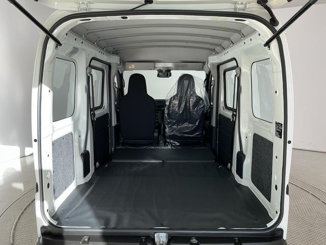 ハイゼットカーゴスペシャル　ワンオーナー　切替式４ＷＤ　前後コーナーセンサー１年保証　ワンオーナー　コーナーセンサー　ＣＶＴ車　切替式４ＷＤ　オートハイビーム　ラジオデッキ　横滑り防止装置　アイドリングストップ　オートライト　ヘッドライトレベライザー　マニュアルエアコン（兵庫県）の中古車