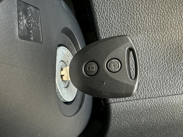 ハイゼットカーゴＤＸ　ＣＶＴ　前後コーナーセンサー　ラジオ　両側スライドドア走行無制限１年保証　前後コーナーセンサー　ＣＶＴ車　オートハイビーム　アイドリングストップ　キーレスエントリー　横滑り防止装置　ヘッドライトレベライザー　パワーウィンドウ　ラジオ　スマートアシスト（兵庫県）の中古車