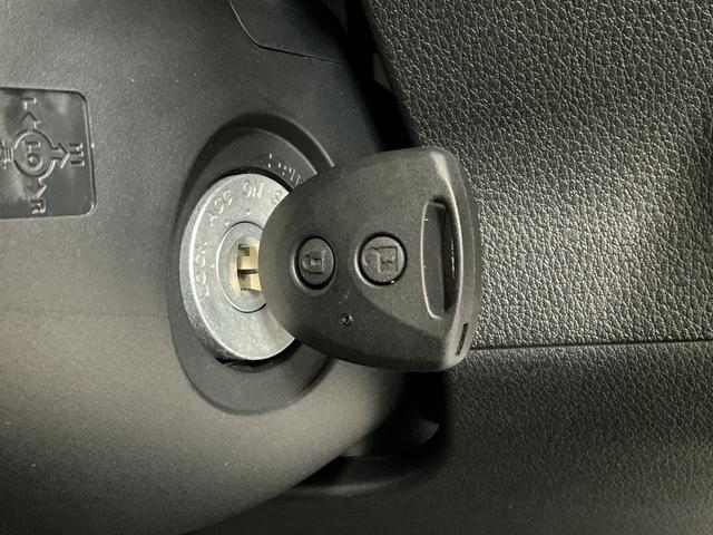 ハイゼットカーゴＤＸ　ＣＶＴ　前後コーナーセンサー　ラジオ　両側スライドドア走行無制限１年保証　前後コーナーセンサー　ＣＶＴ車　オートハイビーム　アイドリングストップ　キーレスエントリー　横滑り防止装置　オートライト　ヘッドライトレベライザー　ラジオ　両側スライドドア（兵庫県）の中古車