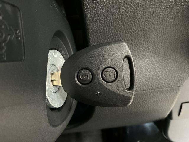 ハイゼットカーゴＤＸ　ＣＶＴ　前後コーナーセンサー　ラジオ　両側スライドドア走行無制限１年保証　前後コーナーセンサー　ＣＶＴ車　オートハイビーム　アイドリングストップ　キーレスエントリー　横滑り防止装置　ヘッドライトレベライザー　パワーウィンドウ　ラジオ　スマートアシスト（兵庫県）の中古車