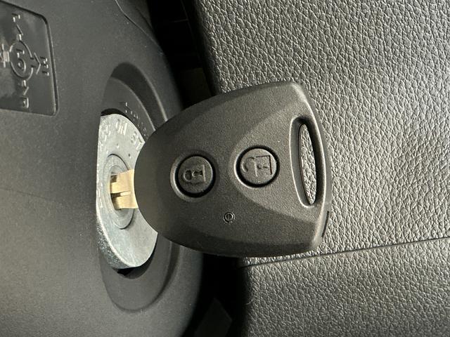 ハイゼットカーゴＤＸ　４ＷＤ　ＣＶＴ　前後コーナーセンサー　両側スライドドア走行無制限１年保証　前後コーナーセンサー　４ＷＤ　ＣＶＴ車　オートハイビーム　アイドリングストップ　キーレスエントリー　横滑り防止装置　オートライト　ヘッドライトレベライザー　両側スライドドア（兵庫県）の中古車