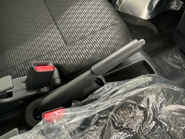 ハイゼットカーゴＤＸ　４ＷＤ　ＣＶＴ　前後コーナーセンサー　両側スライドドア走行無制限１年保証　前後コーナーセンサー　４ＷＤ　ＣＶＴ車　オートハイビーム　アイドリングストップ　キーレスエントリー　横滑り防止装置　オートライト　ヘッドライトレベライザー　両側スライドドア（兵庫県）の中古車