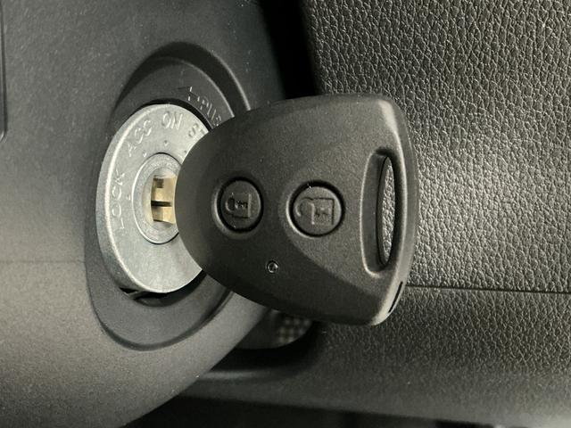 ハイゼットカーゴＤＸ　ＣＶＴ　前後コーナーセンサー　キーレスエントリー走行無制限１年保証　前後コーナーセンサー　ＣＶＴ車　オートハイビーム　アイドリングストップ　キーレスエントリー　横滑り防止装置　ヘッドライトレベライザー　マニュアルエアコン　両側スライドドア（兵庫県）の中古車