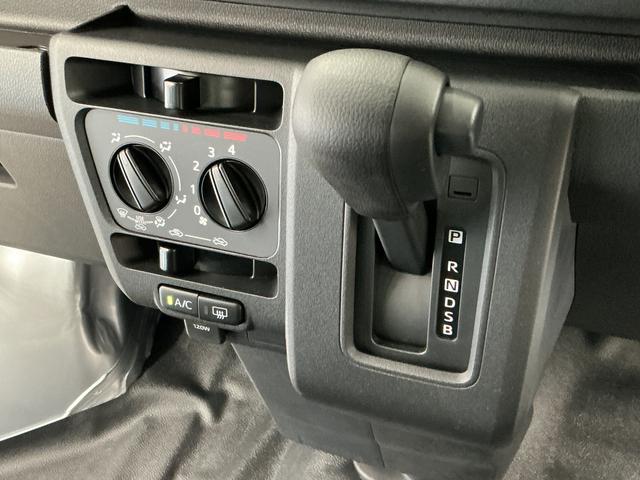 ハイゼットカーゴＤＸ　ＣＶＴ　前後コーナーセンサー　キーレスエントリー走行無制限１年保証　前後コーナーセンサー　ＣＶＴ車　オートハイビーム　アイドリングストップ　キーレスエントリー　横滑り防止装置　ヘッドライトレベライザー　マニュアルエアコン　両側スライドドア（兵庫県）の中古車