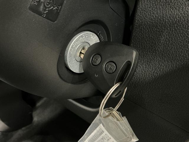 ハイゼットカーゴＤＸ　ＣＶＴ車　コーナーセンサー　キーレス　両側スライドドア走行無制限１年保証　前後コーナーセンサー　ＣＶＴ　オートハイビーム　アイドリングストップ　キーレスエントリー　横滑り防止装置　オートライト　ヘッドライトレベライザー　両側スライドドア　スマートアシスト（兵庫県）の中古車