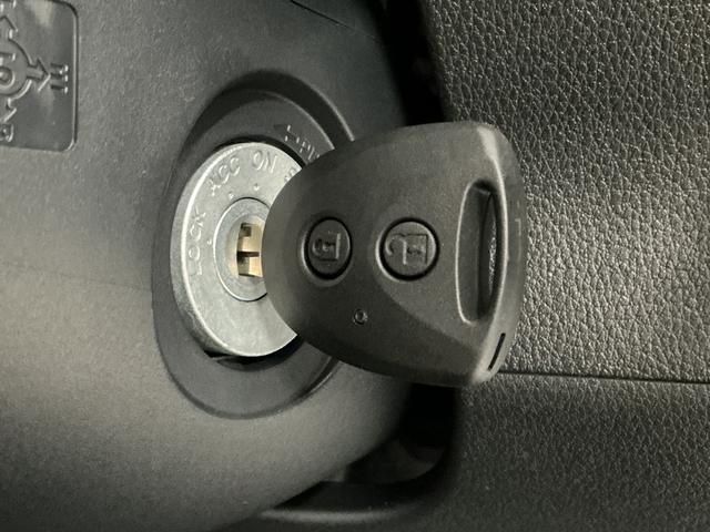 ハイゼットカーゴＤＸ　ＣＶＴ　前後コーナーセンサー　キーレスエントリー走行無制限１年保証　前後コーナーセンサー　ＣＶＴ車　オートハイビーム　アイドリングストップ　キーレスエントリー　横滑り防止装置　ヘッドライトレベライザー　マニュアルエアコン　パワーウィンドウ（兵庫県）の中古車