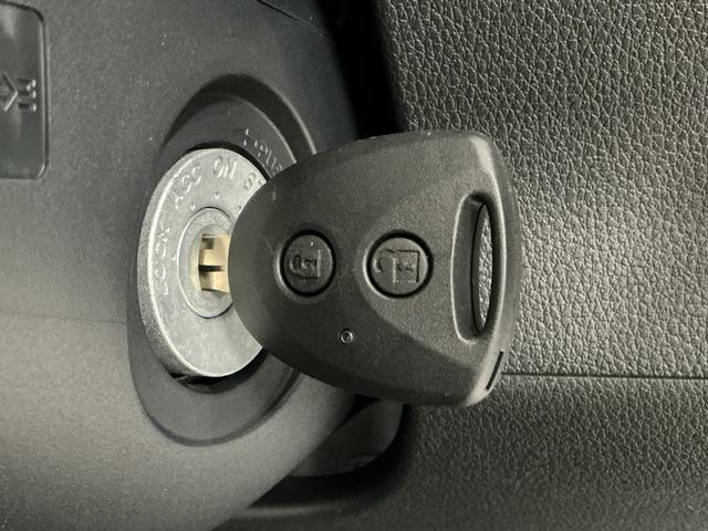 ハイゼットカーゴＤＸ　ＣＶＴ　前後コーナーセンサー　ラジオ　両側スライドドア走行無制限１年保証　前後コーナーセンサー　ＣＶＴ車　オートハイビーム　アイドリングストップ　キーレスエントリー　横滑り防止装置　オートライト　ヘッドライトレベライザー　ラジオ　両側スライドドア（兵庫県）の中古車