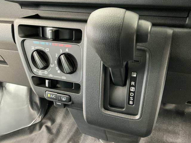 ハイゼットカーゴＤＸ　ＣＶＴ　前後コーナーセンサー　ラジオ　両側スライドドア走行無制限１年保証　前後コーナーセンサー　ＣＶＴ車　オートハイビーム　アイドリングストップ　キーレスエントリー　横滑り防止装置　オートライト　ヘッドライトレベライザー　ラジオ　両側スライドドア（兵庫県）の中古車