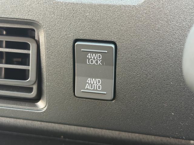 ハイゼットカーゴDX 4WD 前後コーナーセンサー CVT車 キーレス走行無制限1年保証 4WD 前後コーナーセンサー CVT車 キーレスエントリー オートハイビーム ラジオ アイドリングストップ 横滑り防止装置 ヘッドライトレベライザー アクセサリーソケット(兵庫県)の中古車