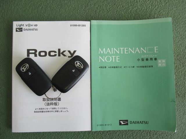 ロッキープレミアムＧ　ＨＥＶディスプレイオーディオ　プッシュボタンスタ−ト　シ−トシ−タ−　電動パーキング　コーナ−センサ−　駐車支援システム　衝突軽減システム　全車速追従機能付ＡＣＣ　パノラマモニタ−　ＬＥＤヘッドライト（奈良県）の中古車