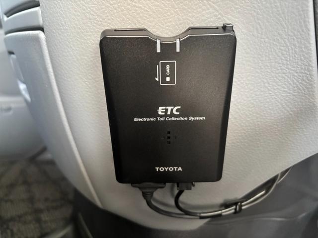 ノアＸ　リミテッド両側電動スライドドア　オートエアコン　電動格納式ドアミラー　パワーウィンドウ　ＥＴＣ車載器　３列シート　キーレスエントリーシステム（奈良県）の中古車