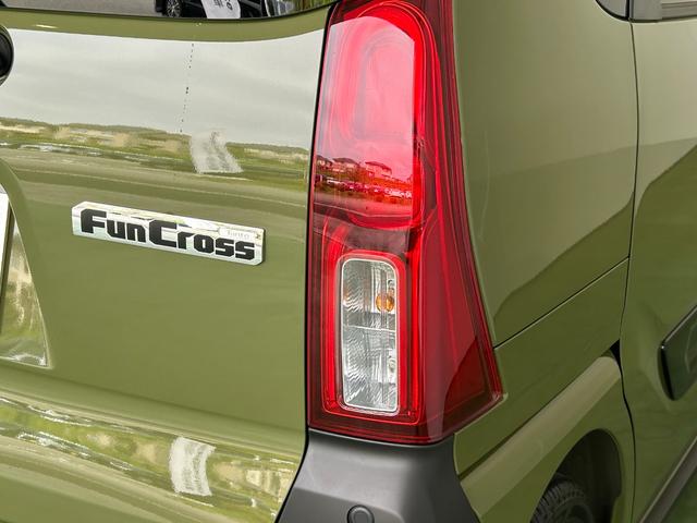 タントファンクロスターボナビ ドラレコ プッシュボタンスタ−ト 両側電動スライドドア コ−ナ−センサ− 衝突被害軽減ブレーキ アイドリングストップ機能 シ−トヒ−タ− バックカメラ LEDヘッドライト(奈良県)の中古車