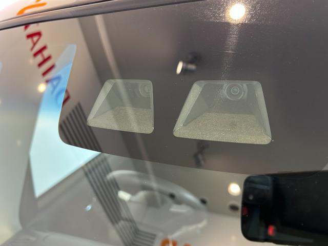 タントカスタムＸ　トップエディションＳＡIIIナビ　片側電動スライドドア　プッシュボタンスタ−ト　オ−トハイビ−ム　アイドリングストップ機能　衝突被害軽減ブレーキ　バックカメラ（奈良県）の中古車