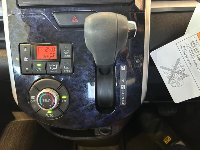 タントカスタムＸ　トップエディションＳＡIIIナビ　片側電動スライドドア　プッシュボタンスタ−ト　オ−トハイビ−ム　アイドリングストップ機能　衝突被害軽減ブレーキ　バックカメラ（奈良県）の中古車