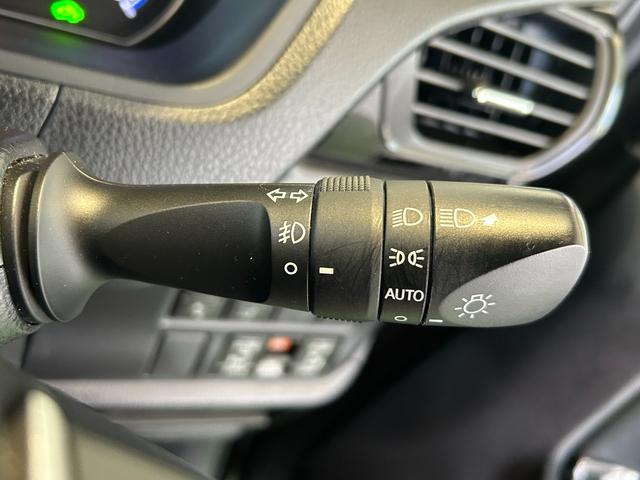 ヴォクシーハイブリッドZS 煌IIナビ ETC プッシュボタンスタ−ト 衝突被害軽減ブレーキ 両側電動スライドドア シ−トヒ−タ− バックカメラ 3列シ−ト ハイブリッド LEDヘッドライト(奈良県)の中古車