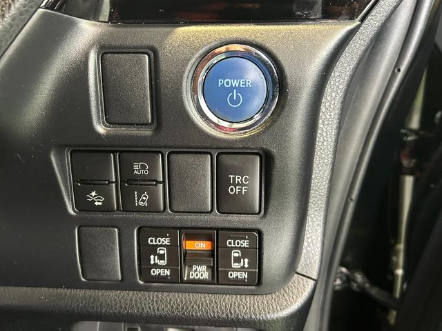 ヴォクシーハイブリッドZS 煌IIナビ ETC プッシュボタンスタ−ト 衝突被害軽減ブレーキ 両側電動スライドドア シ−トヒ−タ− バックカメラ 3列シ−ト ハイブリッド LEDヘッドライト(奈良県)の中古車