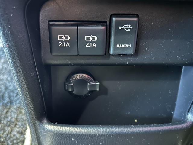 ヴォクシーハイブリッドZS 煌IIナビ ETC プッシュボタンスタ−ト 衝突被害軽減ブレーキ 両側電動スライドドア シ−トヒ−タ− バックカメラ 3列シ−ト ハイブリッド LEDヘッドライト(奈良県)の中古車